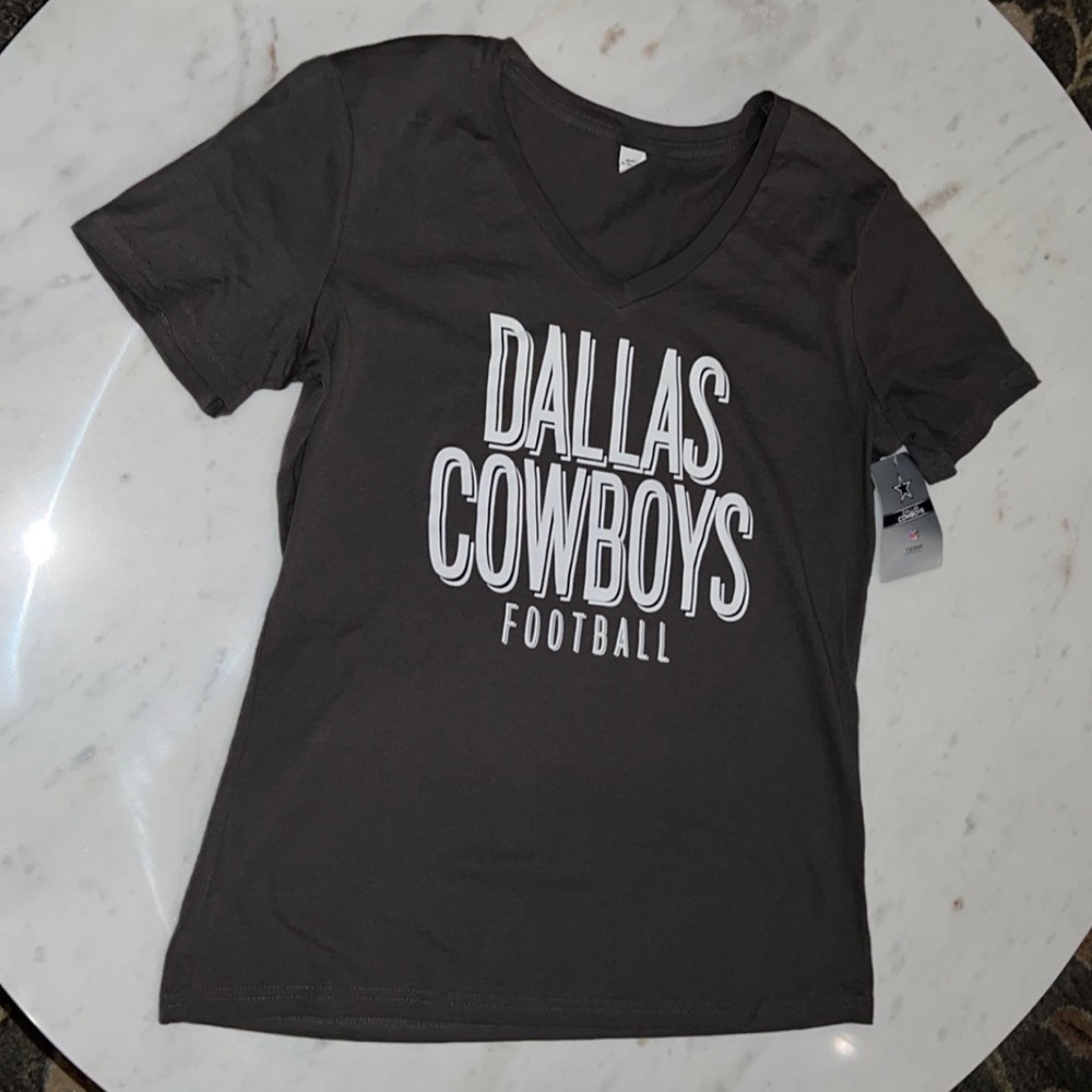 Brand New! Dallas Cowboys NFL Offical Women’s V-neck TShirt Size L